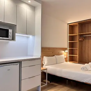https://domus-apartamentos.andorra-la-vella-hotels.net